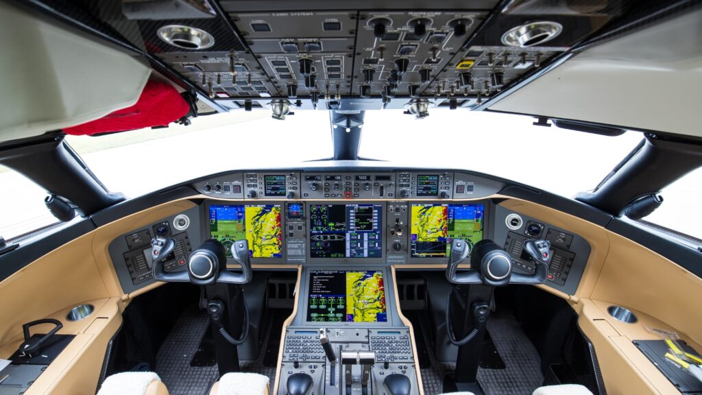 cabine de pilotagem de jato executivo